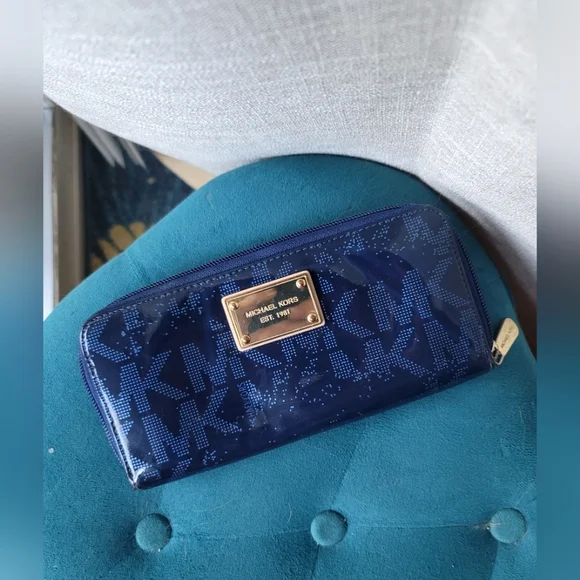 **SALE*Michael Kors Blue Wallet with Gold-Toned Label - Picture 1 of 6